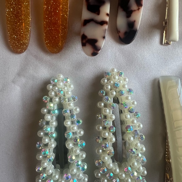 Hair Clips - Picture 3 of 7